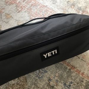 Yeti Lowlands Smoke Blue picnic blanket (like new)